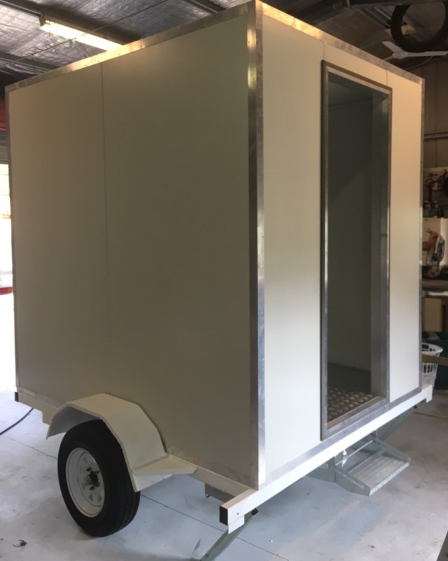 trailer with ali angle door frame and flooring